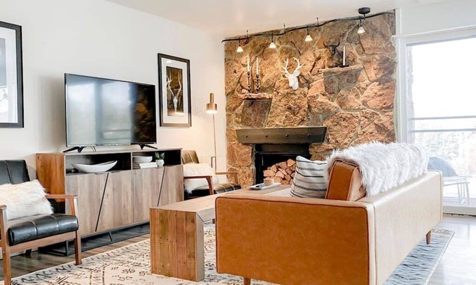Steamboat Springs Condo | Modern Mountainside Chalet with Kitchen & Breakfast Included