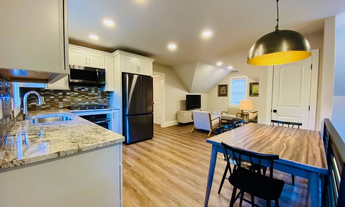 Boone Apartment | Trendy Mountain Retreat in Boone with Spa & Hot Tub
