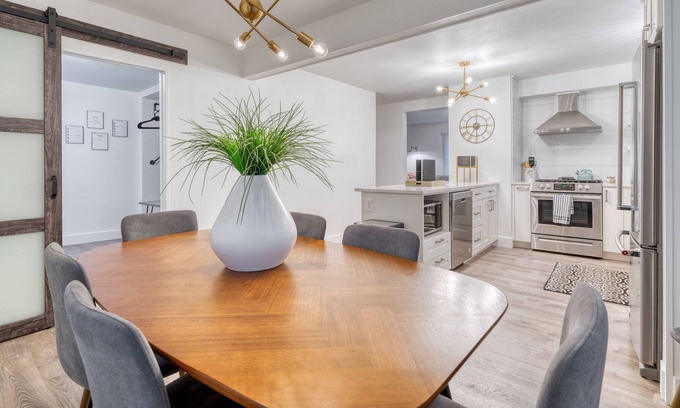Orchard District House | Modern Mountain Getaway – Mins to River & Downtown
