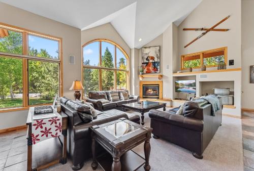 Three Peaks House | Modern Mountain Stay Hot Tub Fire Pit and Views