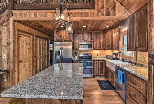 Murphy House | Inviting Murphy Cabin with Nottely River Views & Pet Friendly