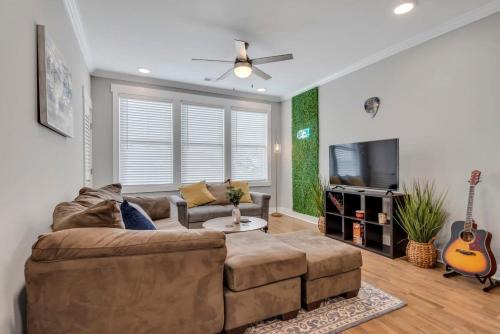 The Nations House | Exceptional Modern Nations Condo - Steps to Downtown