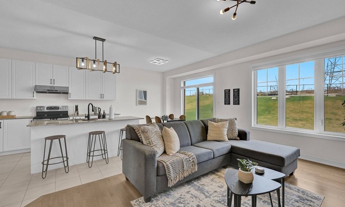 Pickering House | Modern Nest - 4 BR House, 5 Beds, 2.5 Baths, 3 Park