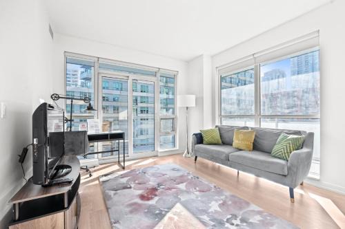 Yonge-Eglinton Apartment | Modern New 2Bd 2Ba &Den Condo with Balcony