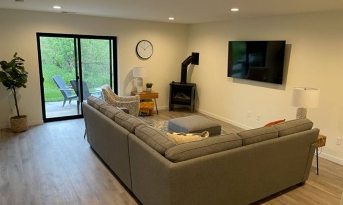 Hermantown Condo | Experience Perfection at Our New Child-Friendly Hotel