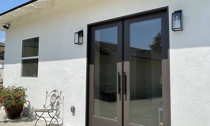 Claremont Cottage | Stylish 2 Bed Casita with Ocean View in Quiet Claremont