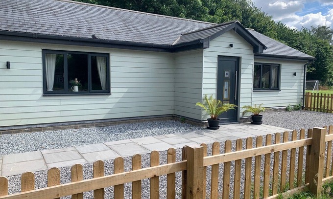 Sudbury House | Contemporary Two-Bedroom Bungalow with Kitchen Access