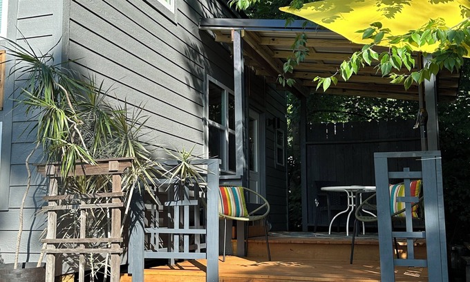 Cheat Lake Apartment | New Tiny Home with Lake View: Family & Pet Friendly Stay