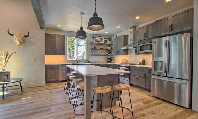 Philipsburg Cabin | Newly Built Cabin: Ideal for Skiing, Fishing, and Hiking!