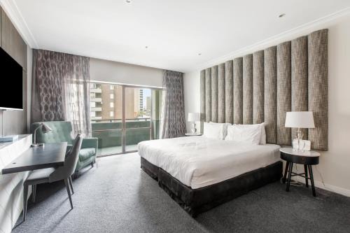 Chinatown Apartment | Modern Nomads Beautiful King Studio with Indoor Pool & Balcony