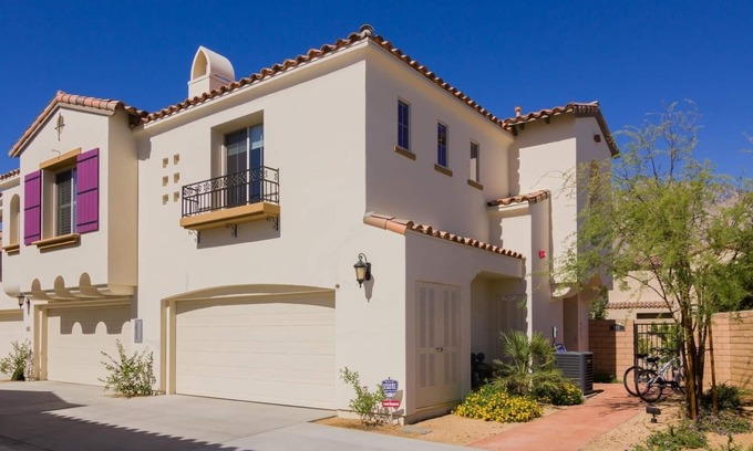 Palm Springs Condo | Relaxing Retreat in Palm Springs with Pool & Ocean Views