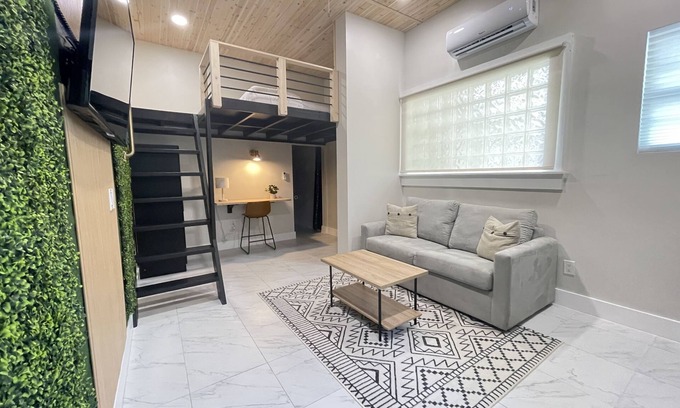 Ocala Apartment | Guest Rated 10/10 Modern Ocala Studio Cabin with Kitchen