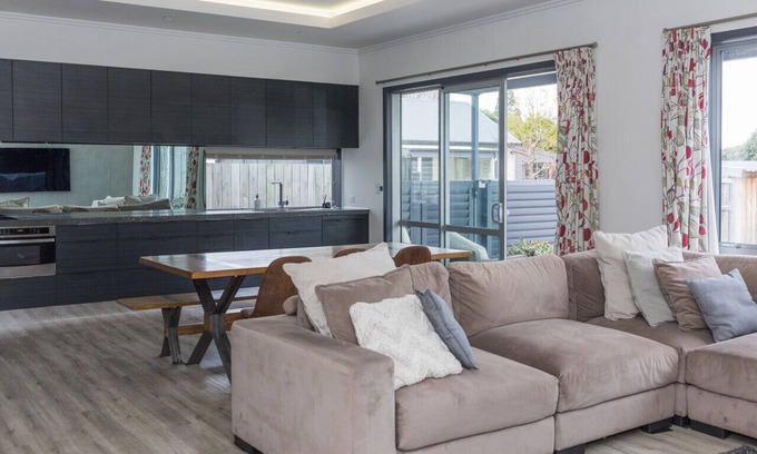 Methven House | Top-Rated Family Getaway at Modern on McMillan, Methven