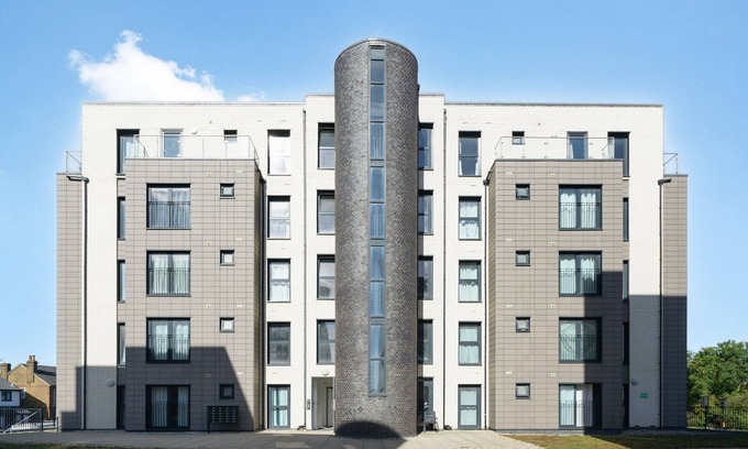George Green Apartment | Modern One Bed Retreat with Kitchen Near Heathrow