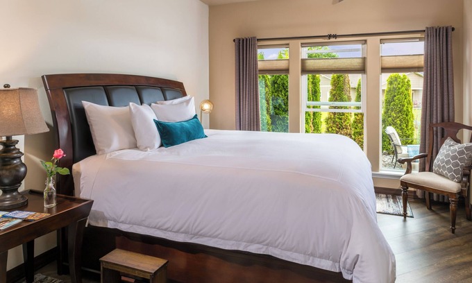 Buena Resort | Modern one bedroom in quiet lakeside retreat near wineries, dock, boats and more!