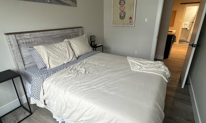 North End Apartment | Modern One Bedroom Suite with Kitchen & Pet-Friendly Perks