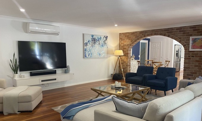 Frenchs Forest House | Modern Family Home with Pool & Pet-Friendly Amenities