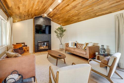 Tierra Del Mar House | Modern Oregon Cottage with Hot Tub Walk to Beach!