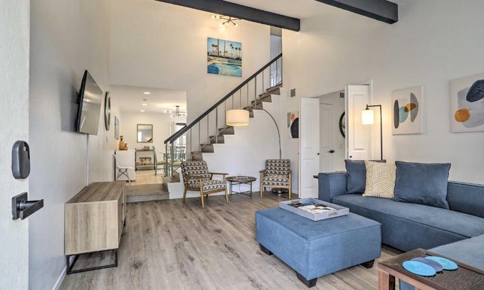 Palm Springs House | Modern Palm Springs Townhome with Hot Tub & Golf Access
