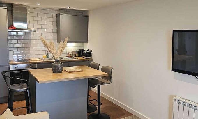 Morcott Apartment | Serene 1-Bed Apartment at Rutland Point with Great Amenities