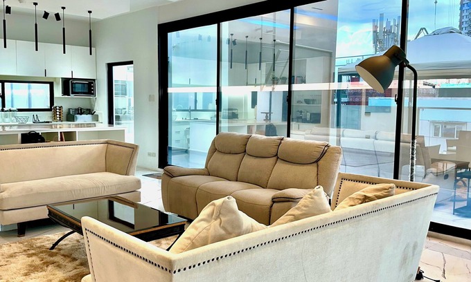 Project 4 House | Modern Penthouse for Private Parties and Family Gatherings