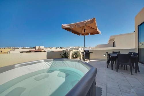 Gzira Apartment | Inviting 2br Penthouse with Relaxing Jacuzzi Experience