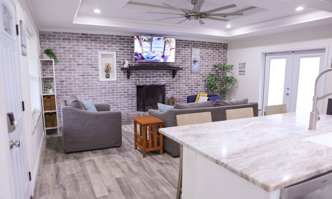 Fort Walton Beach House | Pet-Friendly Retreat Just Minutes from Okaloosa Island