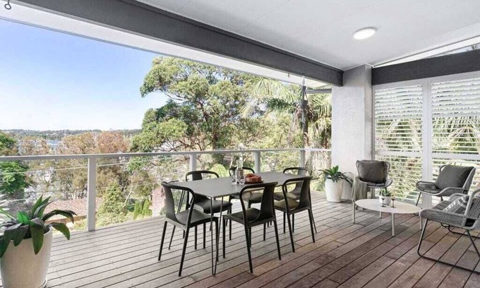 Newport House | Modern Pittwater home with all the creature comforts