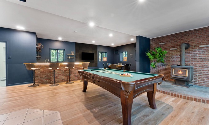 East Stroudsburg House | Modern Poconos Game House with Hot Tub & Fire Pit