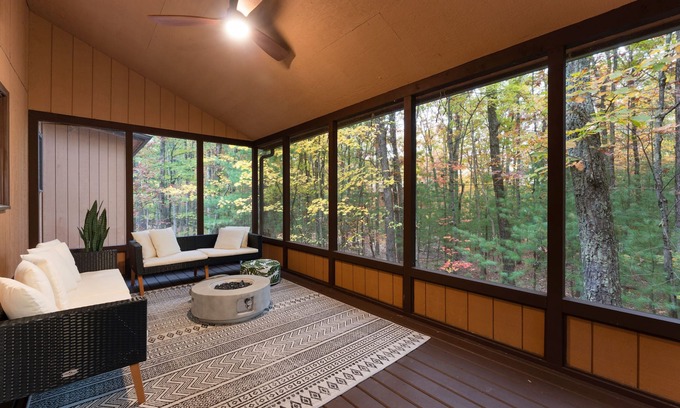 East Stroudsburg House | Modern Poconos Game House with Hot Tub & Fire Pit Appeal