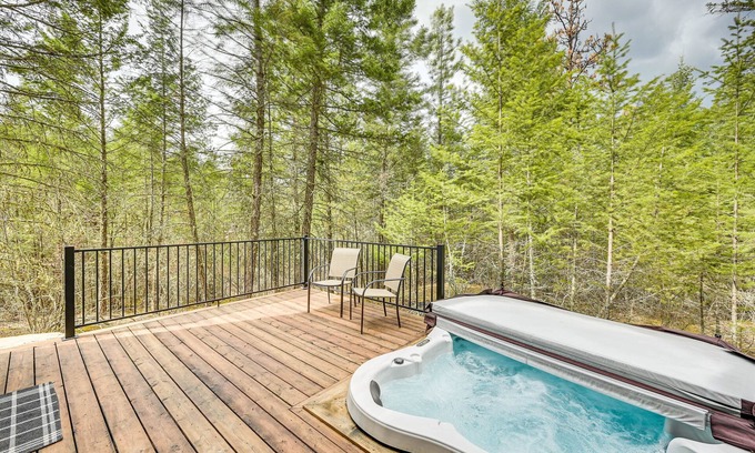 Polson Cabin | Modern Polson Cabin with Deck and Hot Tub by Flathead Lake