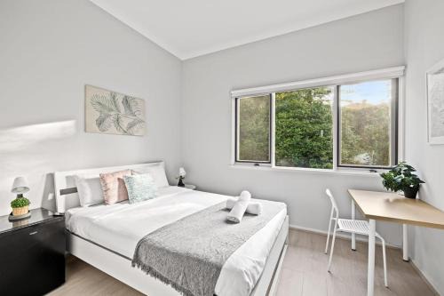 Lindfield House | Modern Double Room with Kitchen - Central Location Awaits