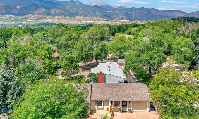 Colorado Springs Apartment | Stylish Private Suite Near Attractions with Spa & Breakfast