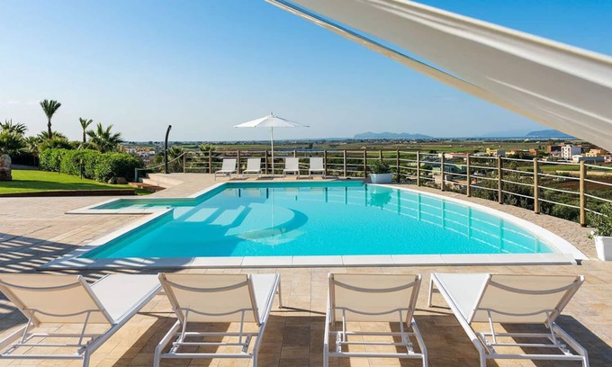 Paceco Villa | Modern private villa near restaurant