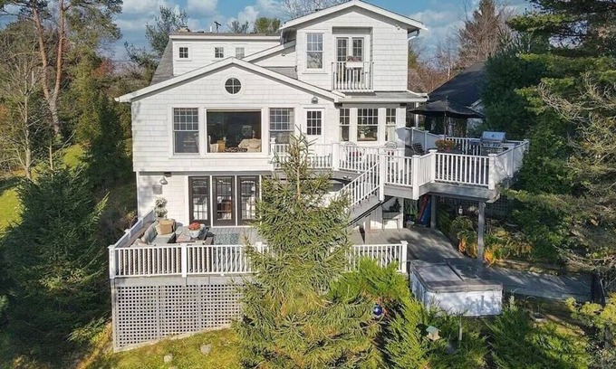 Chagrin Falls House | Guest Rated: 9.8 - Modern Provincial Farmhouse Oasis