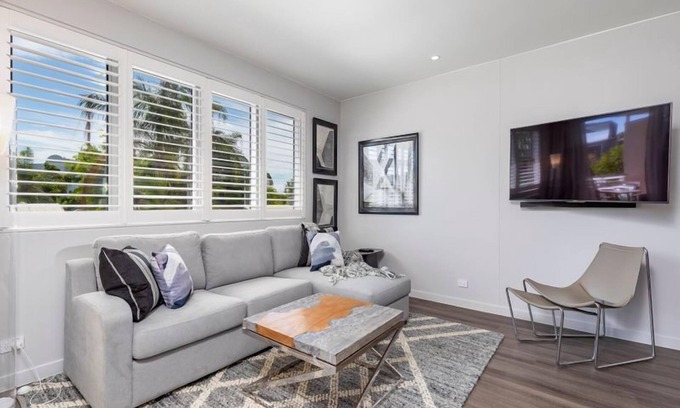 Noosa Heads Apartment | Tranquil Escape on Hastings Street with Ocean View Amenities
