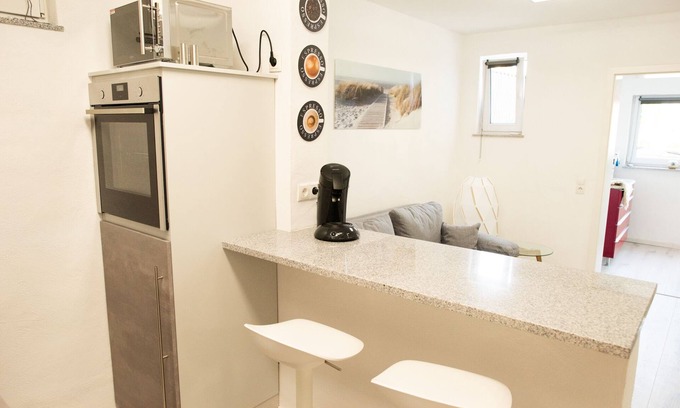 Straßenhaus Apartment | Peaceful Modern Apartment: Pet Friendly & Family-Oriented