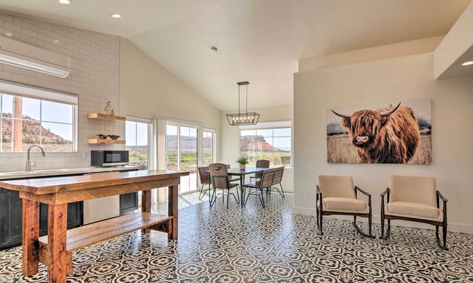 Kanab House | Modern Ranch House with Fire Pit & Scenic Valley Views