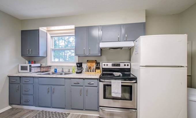 West Middleton House | Modern Ranch-Style Home with Pool & Pet-Friendly Amenities