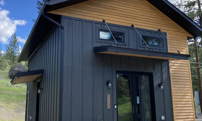 Clancy Cottage | Modern Escape at The Clancy Cottage - Rated 10/10 with Spa & Pool