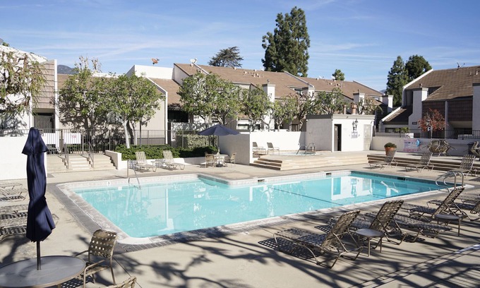 Arcadia House | Modern 3B3B Townhouse with Private Baths & Pet-Friendly Perks