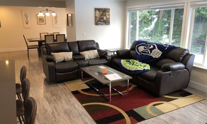 Bothell House | Bright and Modern 3bd/2ba Duplex in Bothell, Steps to UW