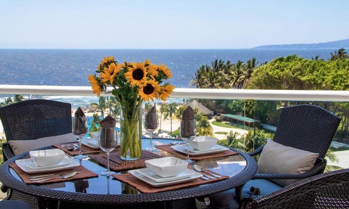 Flamingos House | Elegant 4-Star Oceanfront Villa Magna with Pool & Views