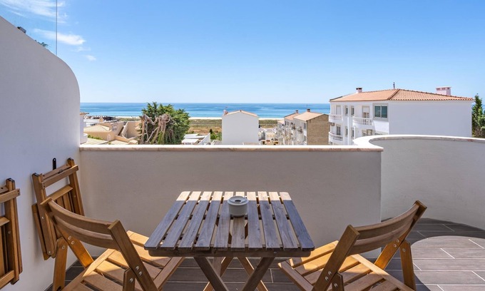 Meia Praia Apartment | Seaside Escape with Ocean View and Relaxing Spa
