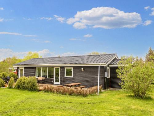 Nibe House | Cozy 6-Person Holiday Home in Nibe - Pet & Child Friendly