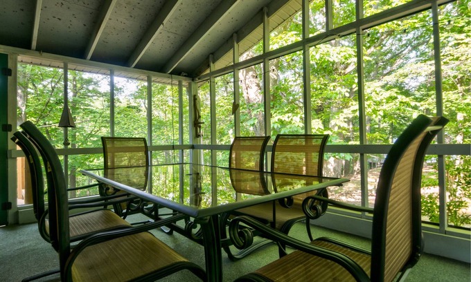 The Woods Cabin | Exceptional Modern Retreat in the Woods with Pool Access
