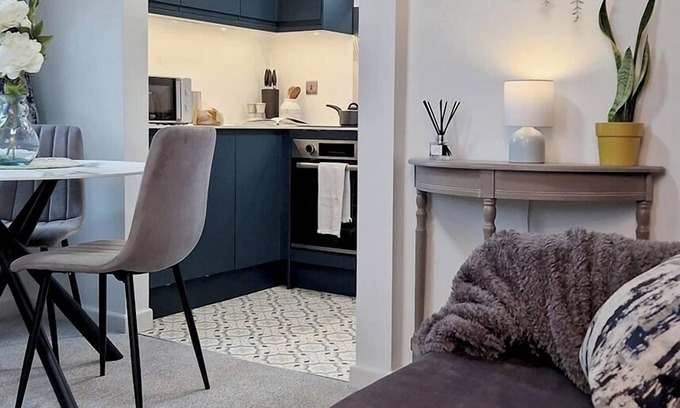 Lancaster Apartment | Modern Retreat in the Heart of Lancaster with Free Parking