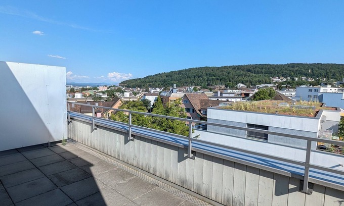 Oerlikon Apartment | Modern Roof-Top with Terrace & View