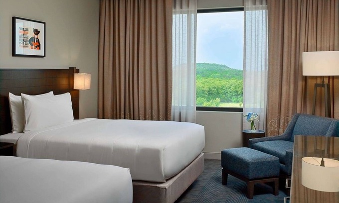 Hill Country Galleria Hotel | Modern Room w/Rooftop Dining, Pet-Friendly Policy, & Outdoor Pool