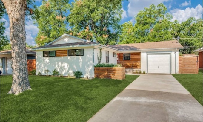 Northwest Dallas House | Family-Friendly Retreat with Game Room and BBQ Patio